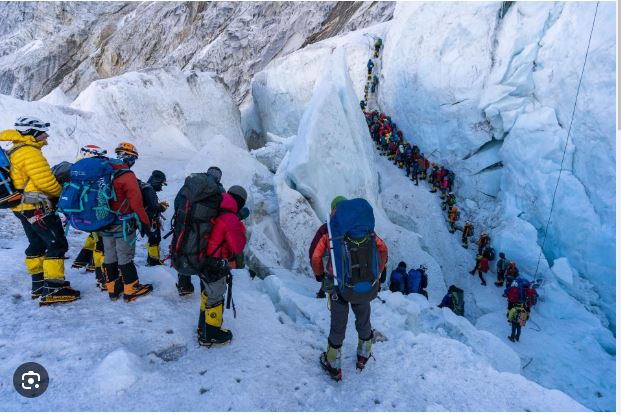 Questa immagine ha l'attributo alt vuoto; il nome del file è everest.jpg